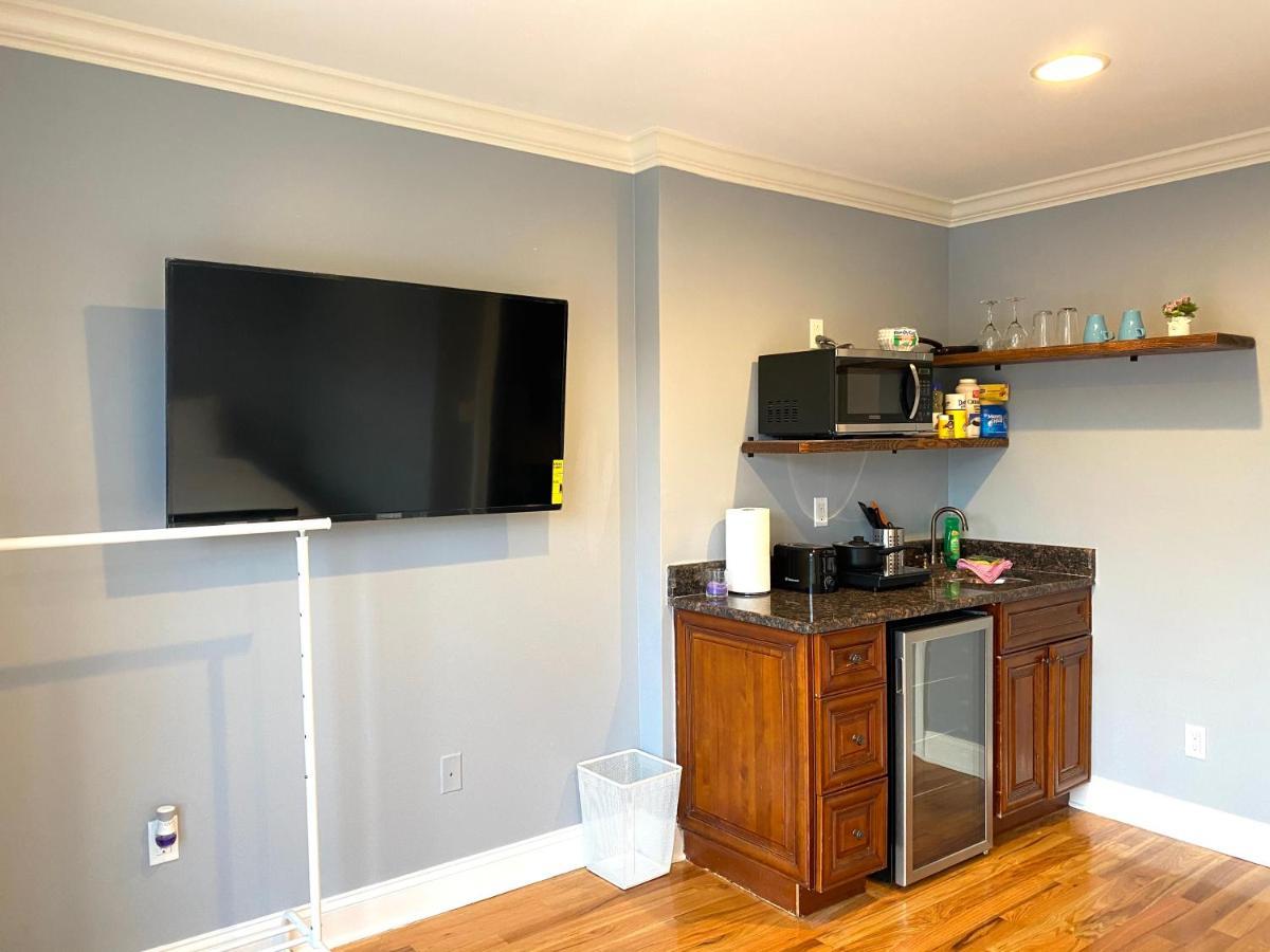 Alina & Fanny - 1212 Mt Vernon St *